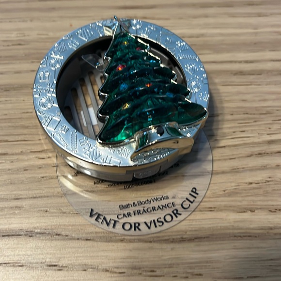 Bath & Body Works Car Fragrance Vent Or Visor Clip. Light Up Christmas Tree. - Picture 2 of 3